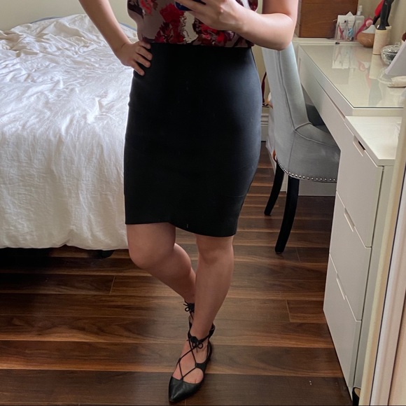 Black bodycon bandage skirt with tulip hem - Picture 1 of 4